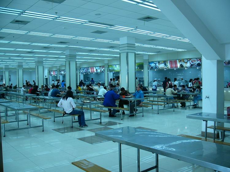 广州高校菜价暴涨 学生历数食堂"七宗罪" (9.